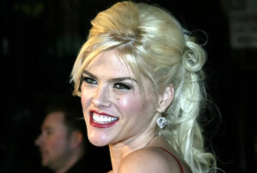 Anna Nicole Smith at the 2005 "Be Cool" Premiere Red Carpet at Grauman's Chinese Theater in Hollywood