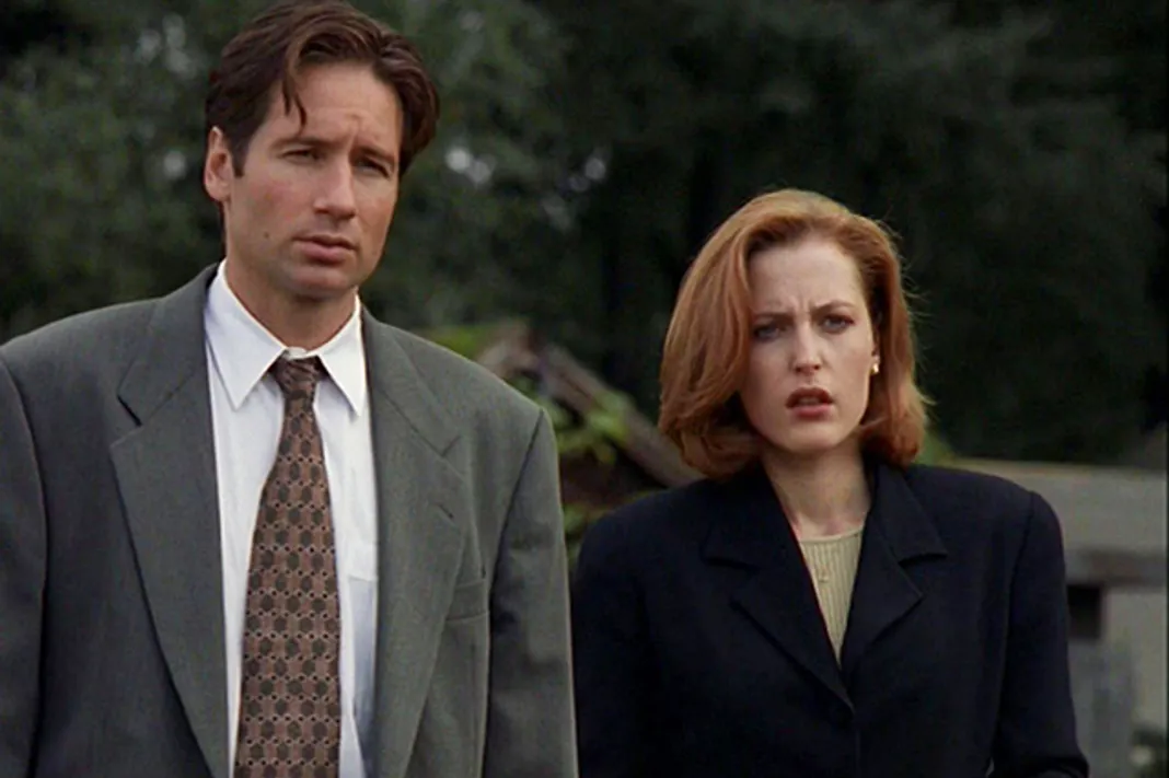 Gillian Anderson, David Duchovny, The X-Files, FOX, 102815