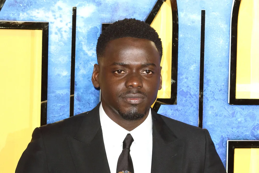 Энтони маки папа миднайт. Actor make. Майкл мак актер. Дуэйн джонсон моана. Дуэйн джонсон.