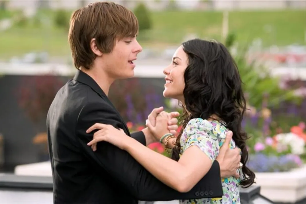 Zac Efron and Vanessa Hudgens in High School Musical