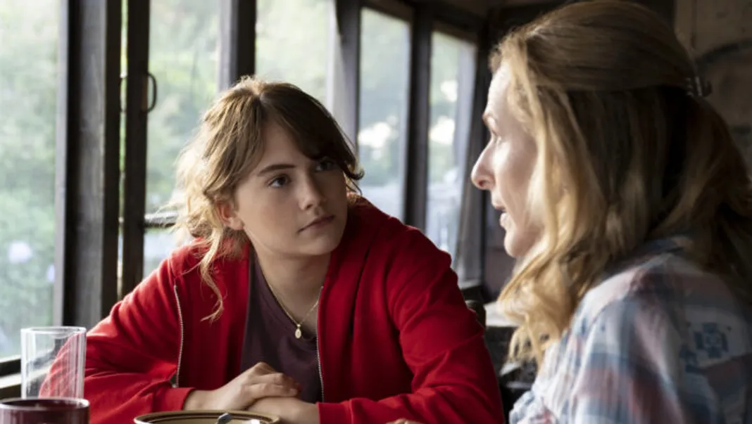 Emilia Jones and Marlee Matlin in CODA