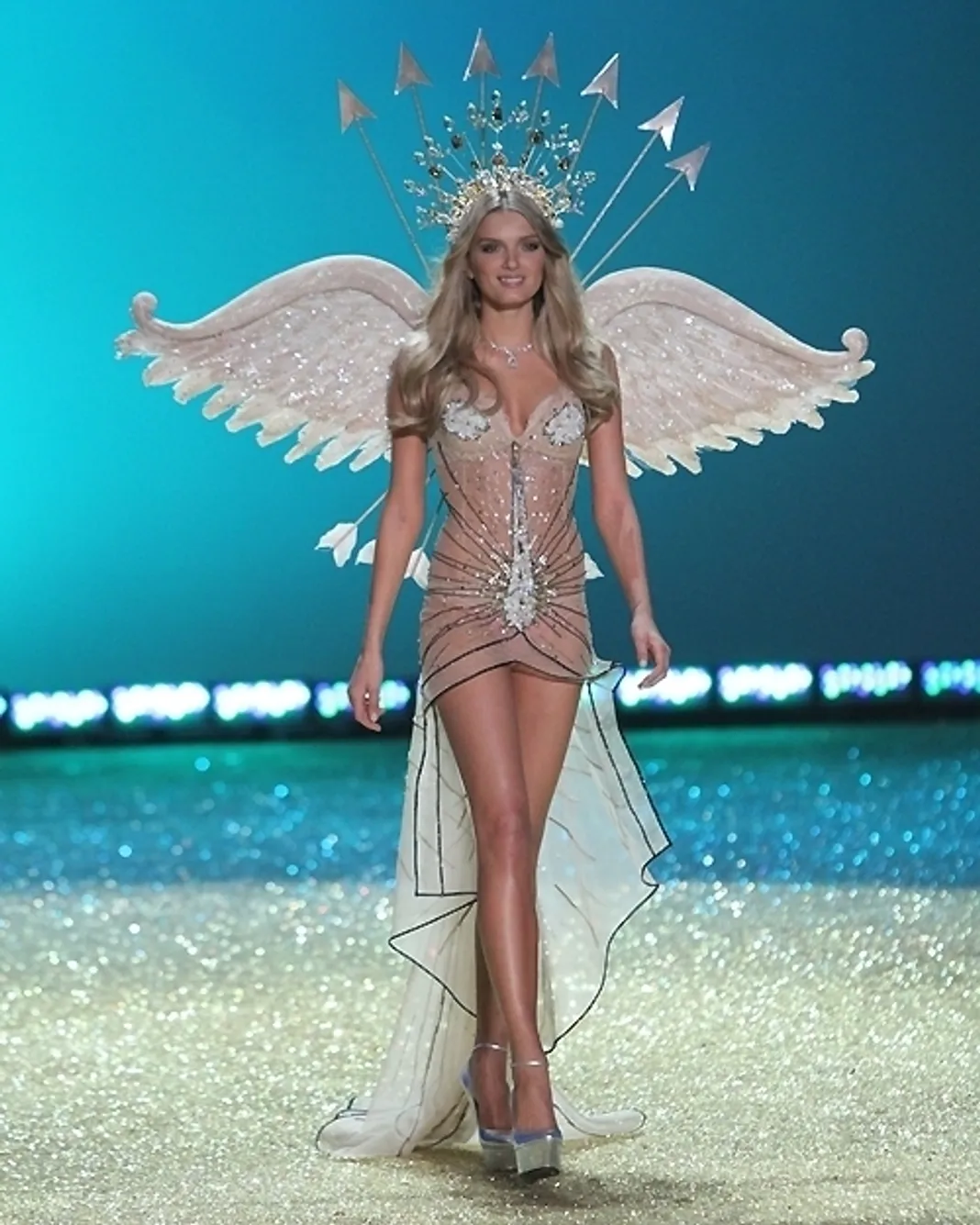 2010 The Victoria’s Secret Fashion Show: Lily Donaldson