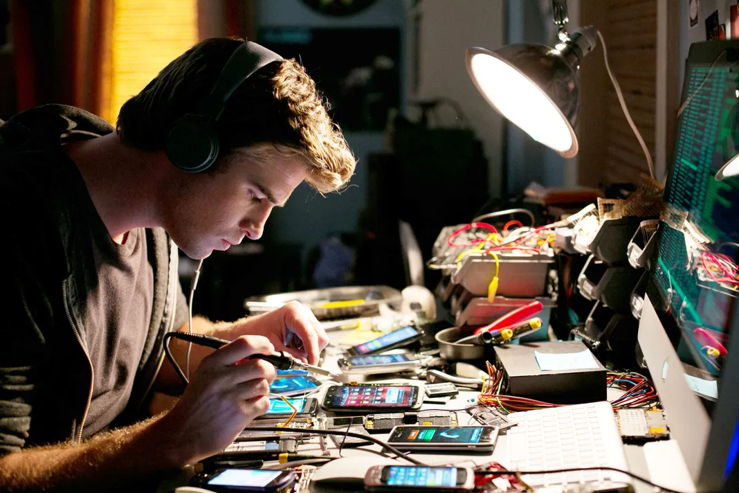 Paranoia Liam Hemsworth
