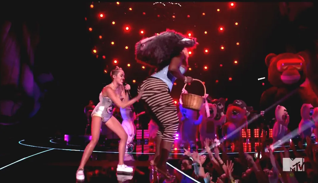 Miley Cyrus VMA Still