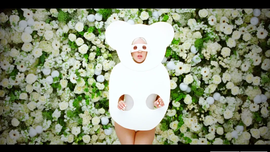 Lady Gaga, G.U.Y.