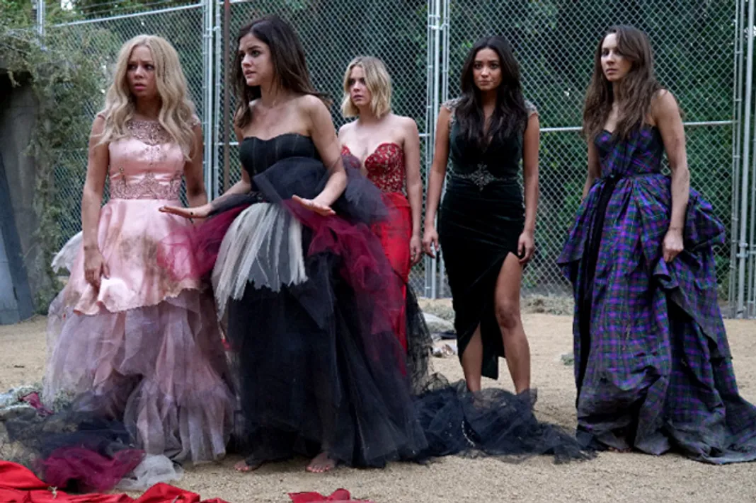 Pretty Little Liars, Lucy Hale, Ashley Benson, Shay Mitchell, Troian Bellisario, Janel Parrish