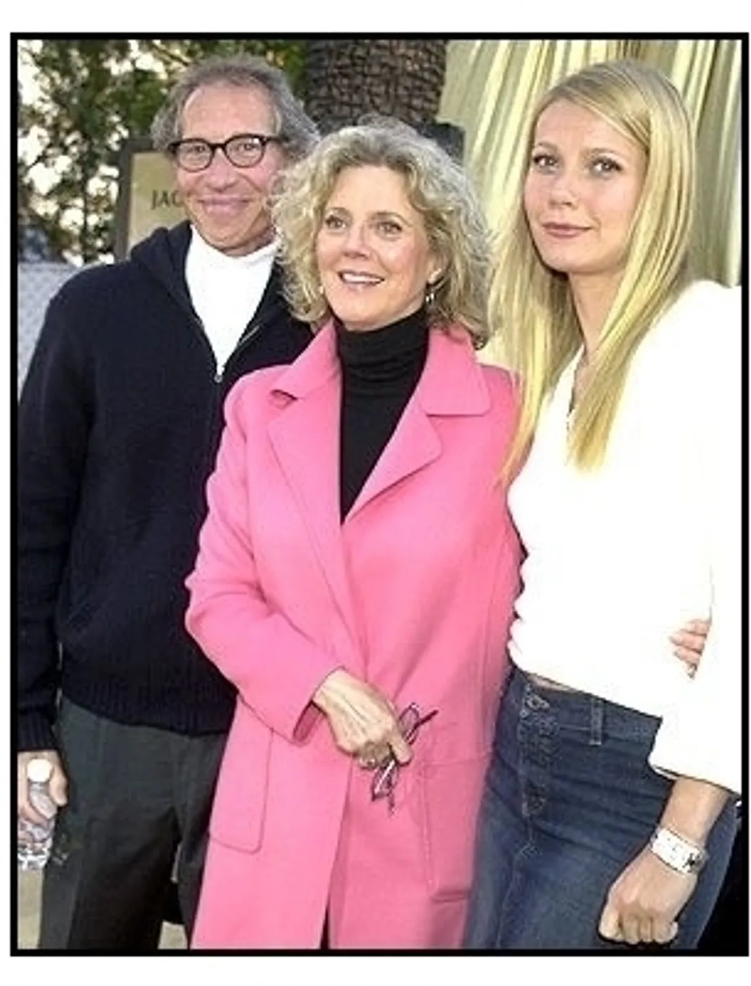 Austin Powers in Goldmember Premiere: Gwyneth Paltrow with dad Bruce Paltrow and mom Bythe Danner