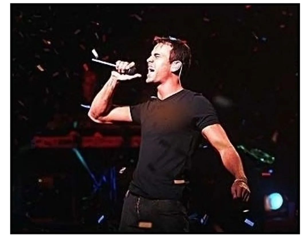 Enrique Iglesias 2 at the 2000 Democratic Hispanic Talent Showcase 