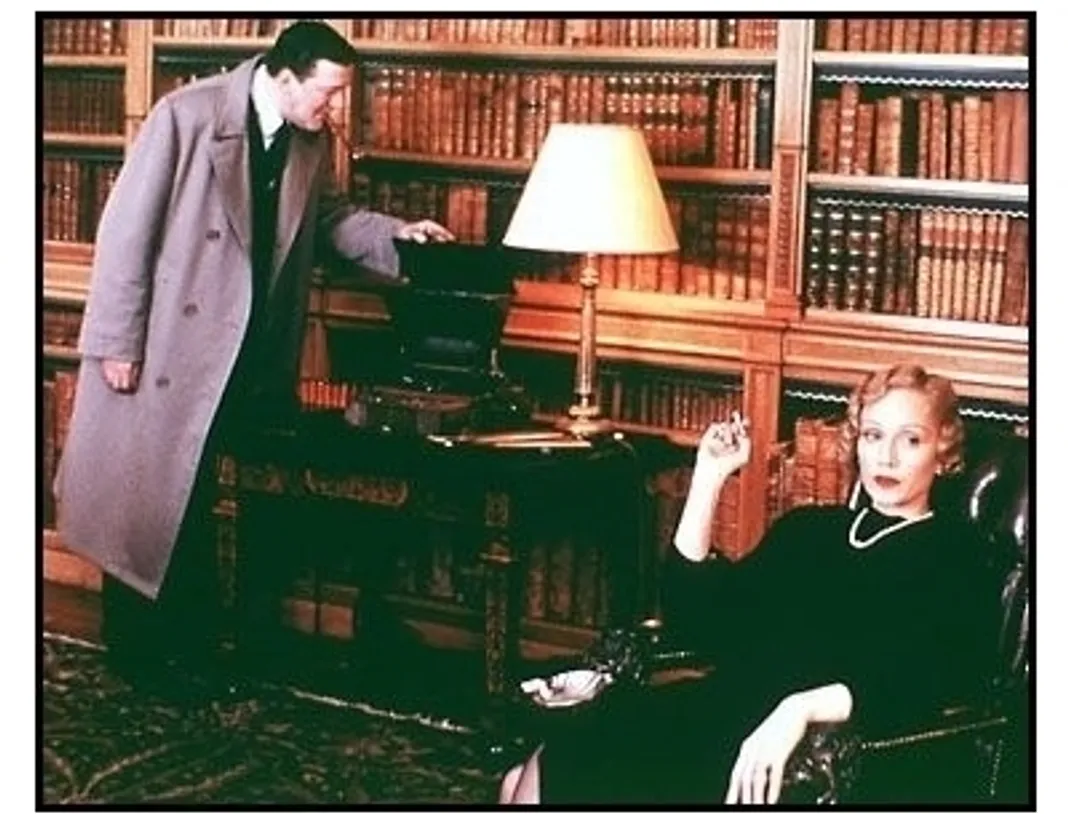 Gosford Park movie still: Stephen Fry and Kristin Scott Thomas 