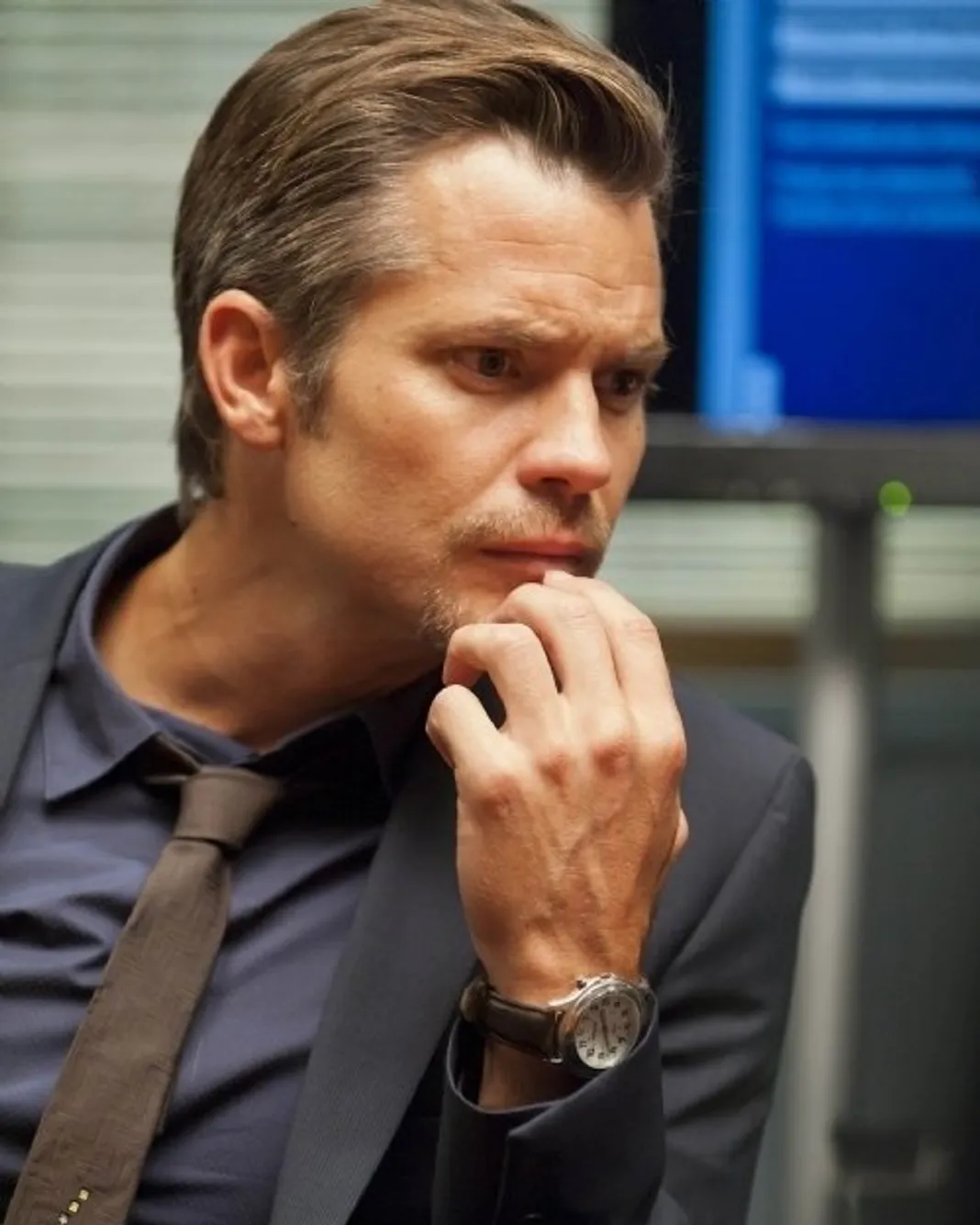 Justified' Gets Season 4: More Timothy Olyphant Shooting Junkies  (2012/03/06)- Tickets to Movies in Theaters, Broadway Shows, London Theatre  \u0026 More | Hollywood.com, image size:1068x1335