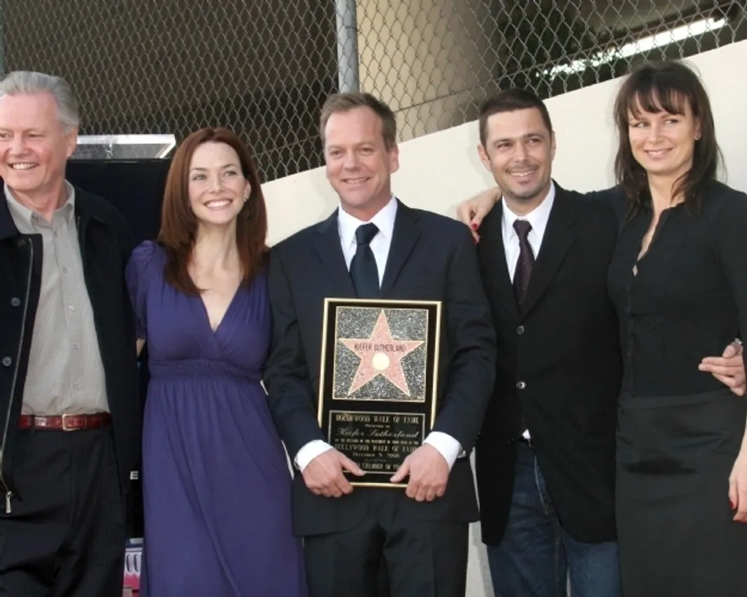 Kiefer Sutherland with cast of '24' 