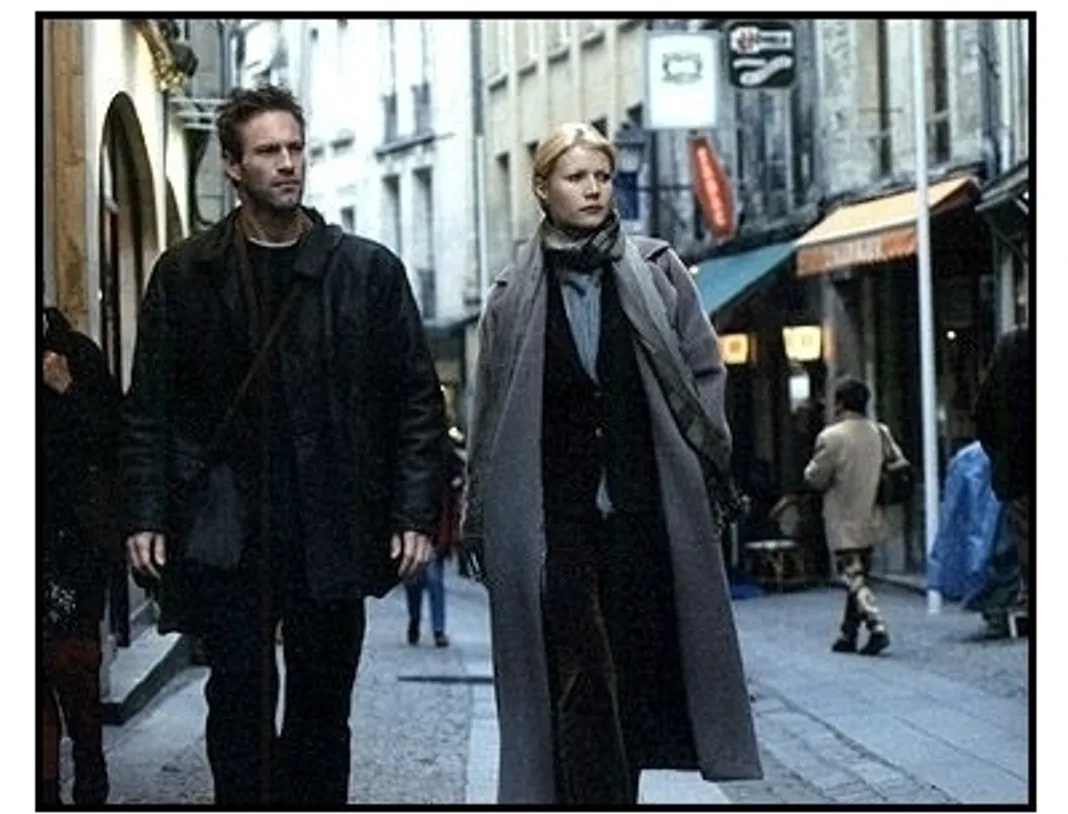 Possession movie still: Aaron Eckhart as Roland and Gwyneth Paltrow as Maud 