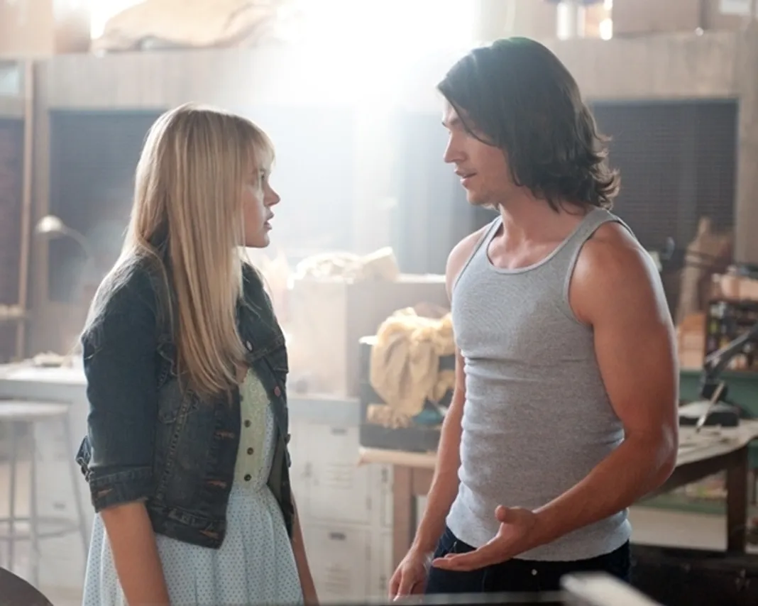 Prom: Aimee Teegarden, Thomas McDonell