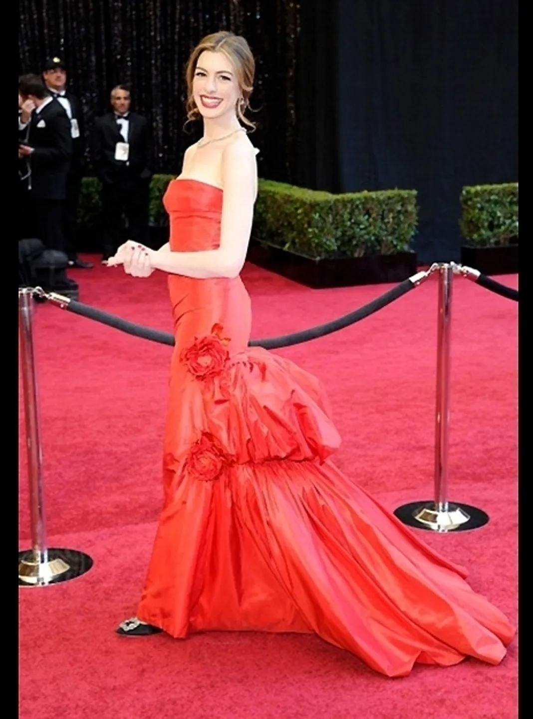 Red Carpet Fashion: Oscars 2011 Recap - Anne Hathaway
