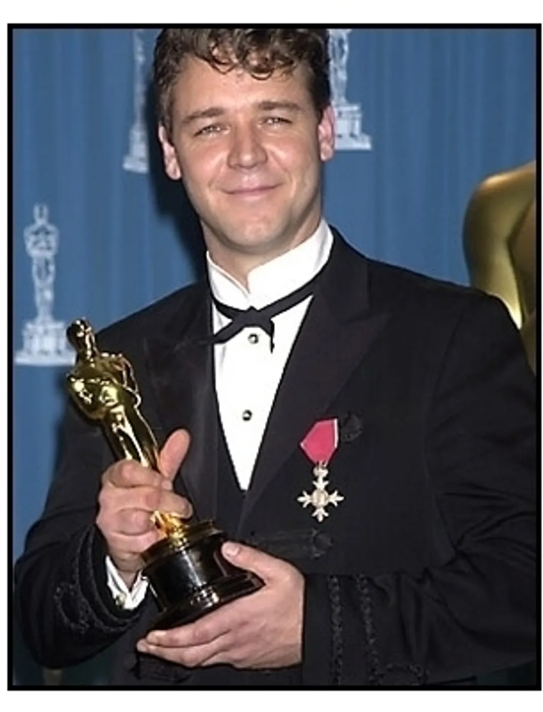 Russell Crowe backstage at the 2001 Academy Awards