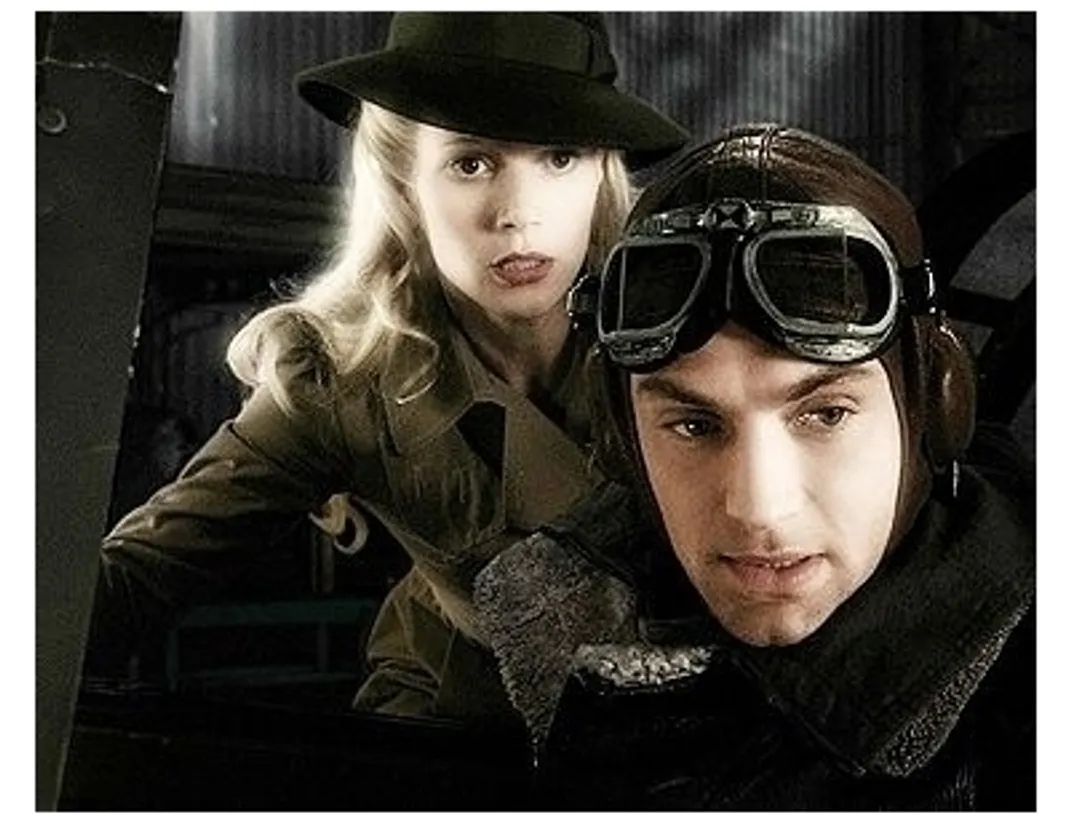 Sky Captain and The World of Tomorrow Movie Still: Jude Law and Gwyneth Paltrow