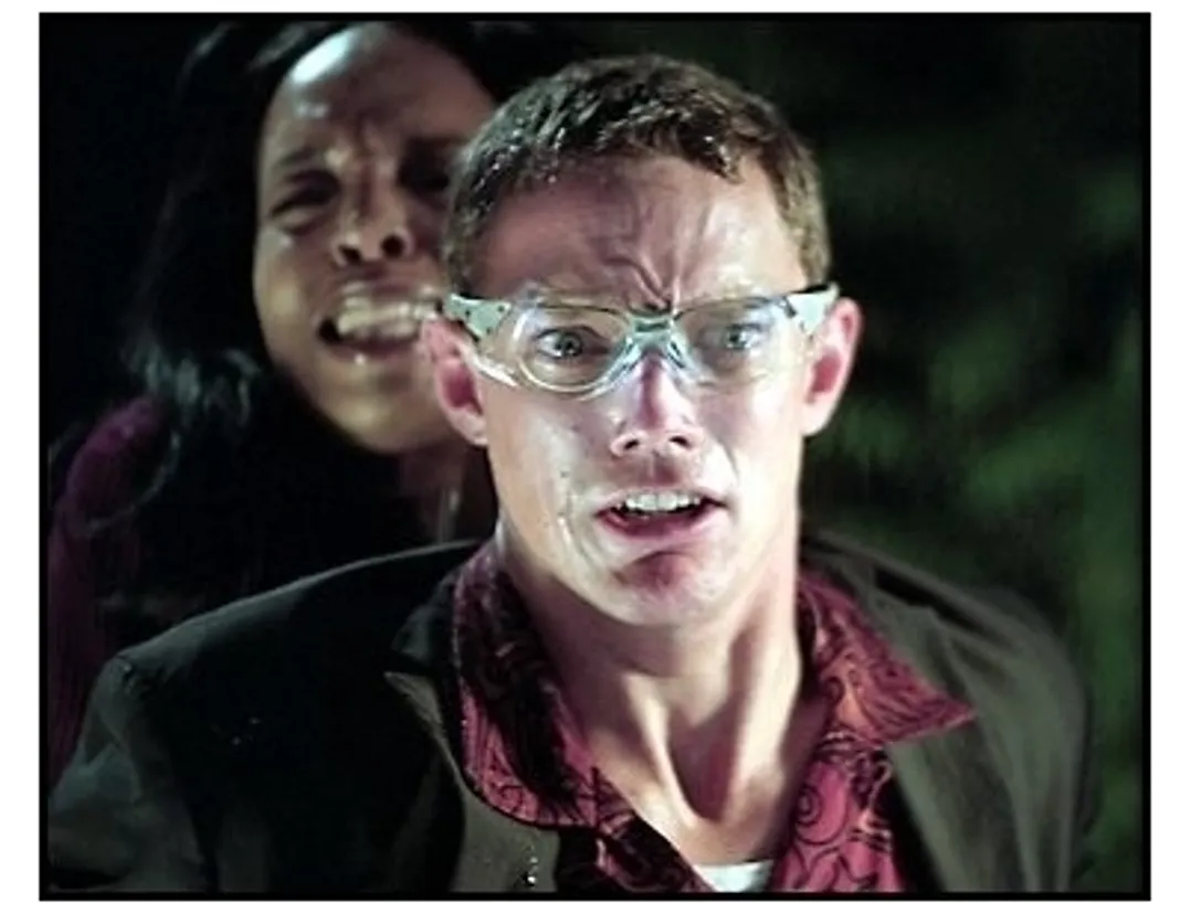 Thirteen Ghosts movie still: Matthew Lillard and Rah Digga