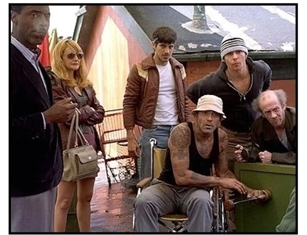 Welcome to Collinwood movie still: Isaiah Washington, Patricia Clarkson, Andrew Davoli, George Clooney, Sam Rockwell, Michael Jeter and William H.Macy in Welcome to Collinwood